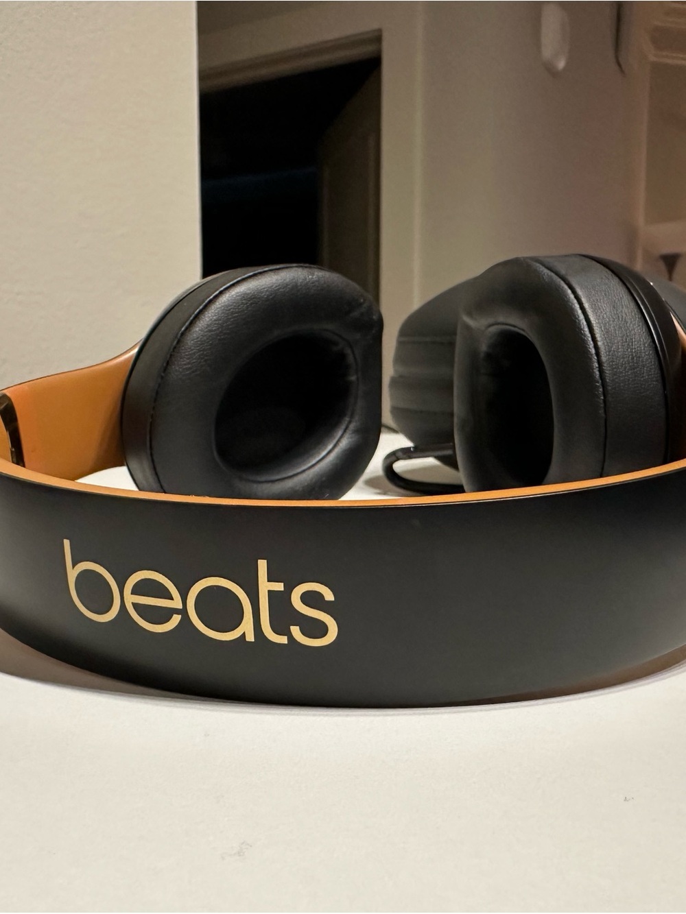 Beats Studio3 Wireless Headphones - Black & Gold - Picture 3 of 10